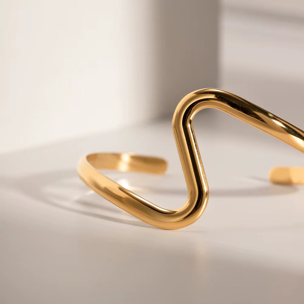 Wire wave cuff bracelet detail, curve close-up