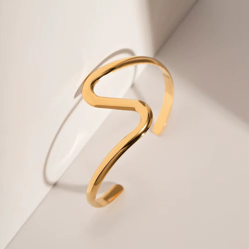 Gold wire wave cuff bracelet, side profile